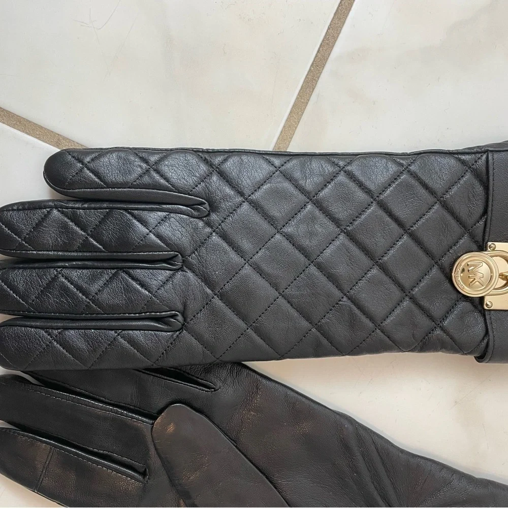 EUC Womens Michael Michael Kors 100 Percent Genuine Leather Gloves Black​​​​​​​